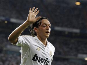 Mesut Ozil (Twitter)