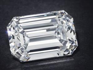 أكبر ماسة من التصنيف اللوني "د / D" 