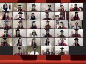 بلغ عدد خرّيجي الكلية منذ تأسيسها وحتى اليوم 422 خرّيجاً يعملون في المستشفيات في قطر وفي شتى أنحاء العالم.