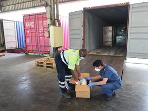 جمارك دبي تدعم قدرة حركة الشحن التجاري على مواجهة كورونا بالكفاءة والجاهزية العالية لضباط التفتيش الجمركي