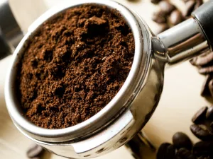 اصنعيه بنفسك: مقشر القهوة وزيت جوز الهند