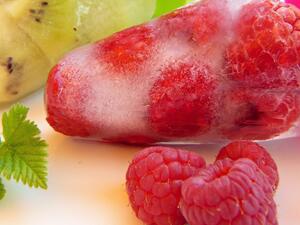 مثلجات الفاكهة بماء جوز الهند