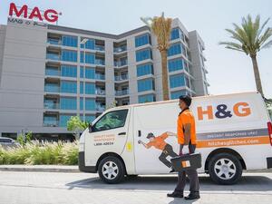 يسمح تطبيق "ماج إف إم" (MAG FM) الجديد لكل من المستأجرين والمالكين ضمن مشاريع مجموعة ماج في دبي بحجز خدمات صيانة المنازل عبر الإنترنت مباشرةً مع شركة هيتشز أند غليتشز