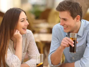 إن زوجك يمكن أن يصبح الصديق الأقرب لكِ، والأكثر ثقة، وعلى الجانب الآخر قد تصبحين أنتِ أيضاً صديقته المفضّلة