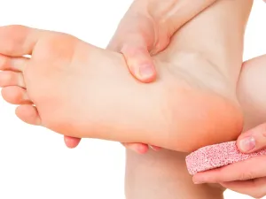 يعتبر زيت الزيتون مرطب للبشرة الجافة