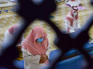 Saudi Muslims worshippers observe a safe distance as they perform noon prayer at Al-Rajhi mosque in the capital Riyadh on May 31 ,2020, after authorities eased lockdown measures for prayers in mosques. FAYEZ NURELDINE / AFP