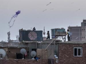 Egyptian youths fly kites in the Saft el-Laban district of the Egyptian capital Cairo's twin city of Giza on June 15, 2020. Khaled DESOUKI / AFP