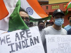 Indian citizens of Chinese origin hold placards and Indian national flags shouting slogans in support of the Indian army during an anti-China demonstration in Kolkata on June 20, 2020. China has freed 10 Indian soldiers seized in a high-altitude border clash in the Himalayas which left at least 20 Indian soldiers dead, media reports said on June 19. Dibyangshu SARKAR / AFP