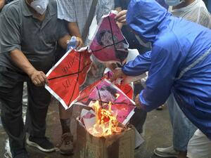 Indian activists along with Tibetans living in exile shout anti Chinese slogans as they burn Chinese flags and poster depicting Chinese President Xi Jinping during an anti-China demonstration in Siliguri on June 20, 2020. Diptendu DUTTA / AFP