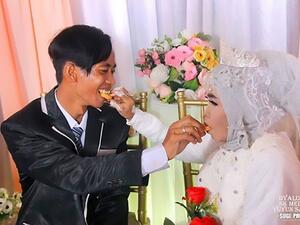 العروس "مباه غامبرينغ" والعريس "أردي واراس" 