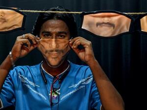 موضة كمامات جديدة بصور مستخدميها في الهند