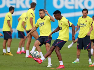 برشلونة يسعى لتخفيض أجور لاعبيه