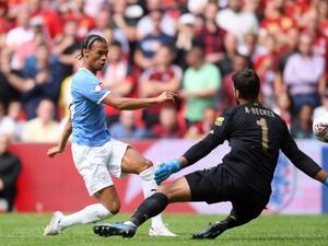 ليروي ساني (يسار)