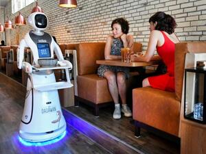 الروبوت بدل البشر