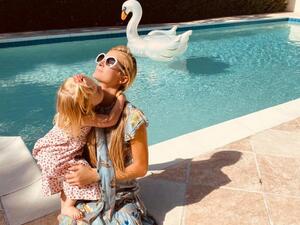 Paris Hilton (Twitter)