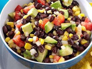 سلطة مكسيكيّة مع رقائق التورتيّا