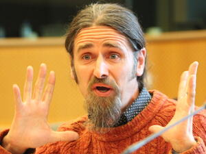 النائب الإيرلندي في البرلمان الأوروبي "لوك فلاناغان"