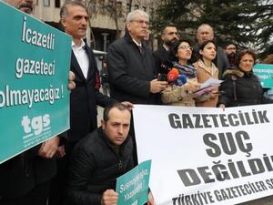 A support rally for journalists imprisoned in Turkey, accused of revealing the identity of two Turkish secret agents in Libya, in Ankara, March 10, 2020. (AFP)