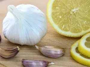 هذه الأطعمة تخلصك من السموم المتراكمة داخل الجسم