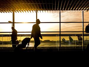 ما تفسير الحلم بعدم اللحاق بالطائرة في المنام؟