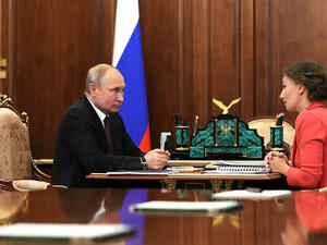 فلاديمير بوتين مع آنا يورييفنا كوزنتسوفا