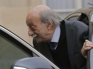  لبنان يحتاج لرئيس وزراء جديد، مشددا على أن هذا الخيار "يجب أن يُدرس يشكل جدي لأنه (دياب) مصاب بفقدان الذاكرة"