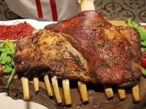 يحتوي لحم الضأن على عنصر الزنك بنسبة عالية وهو من العناصر المهمة لتقوية الجهاز المناعي
