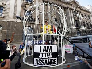 مصممة الأزياء العالمية "فيفيان ويستوود"