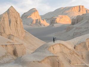 This image is was shot in the Lut desert in Iran by Marsel van Oosten (Twitter)