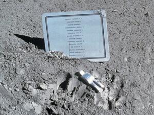Copy of Fallen Astronaut, a miniature aluminum sculpture that was taken on the Apollo 15 mission to the Moon in 1971 (Twitter)