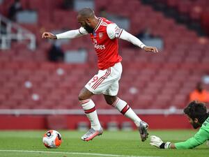 لاكازيت يراوغ أليسون قبل تسجيل هدف آرسنال الأول