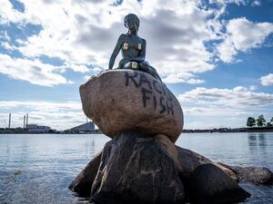Little Mermaid statue in Copenhagen (Twitter)