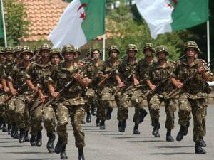 جنود من الجيش الجزائري