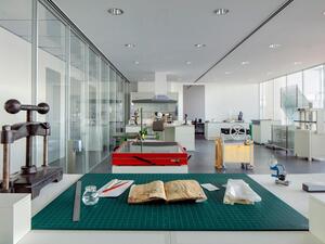 المكتبة الوطنية تعرض جهودها الرائدة في الحفاظ على التراث العربي أمام العالم