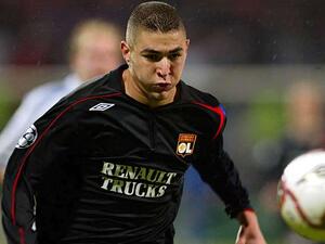 كريم بنزيمة بقميص ليون