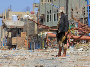Yemeni soldier shoots Houthi militias, south of Yemen in the city of Taiz. (Shutterstock/ File Photo)