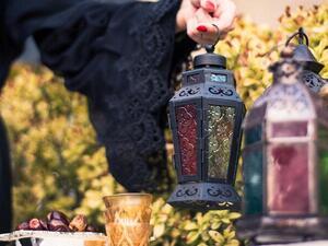 “I am selling around 100 lamps daily”. (Shutterstock/ File Photo)