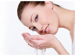استخدام زيت جوز الهند إلى ظهور البثور بالإضافة إلى أنه يسد ويخنق المسام.