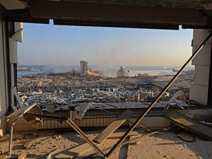 A view shows the aftermath of yesterday's blast at the port of Lebanon's capital Beirut, on August 5, 2020. Rescuers worked through the night after two enormous explosions ripped through Beirut's port, killing at least 78 people and injuring thousands, as they wrecked buildings across the Lebanese capital. Anwar AMRO / AFP