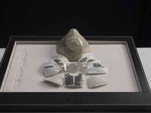 مجوهراتي يصنع أغلى كمامة بالعالم