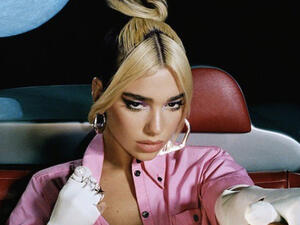  Dua Lipa Wows in a Peach Shorts Suit as She Dotes on Precious Pooch Dexter