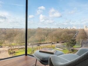 Four Seasons Hotel London at Park Lane Unveils the Hyde Park Suite and Newly Designed Rooms