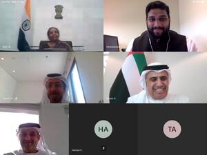 معالي عبيد الطاير يلتقي عن بُعد مع وزيرة مالية الهند 