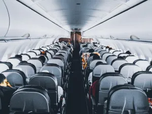 ماذا يعني عندما تحلم أنك على متن طائرة؟