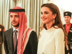 الملكة رانيا برفقة ولي العهد