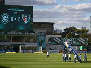 إصابة 10 لاعبين بفيروس كورونا