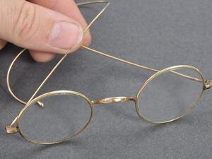 نظارة زعيم الاستقلال الهندي "المهاتما غاندي" 