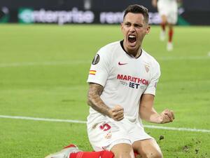 أوكامبوس يقود إشبيلية للمربع الذهبي