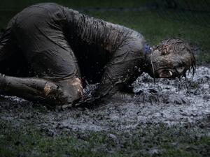 ما تفسير الحلم بأنك عالق في الوحل؟