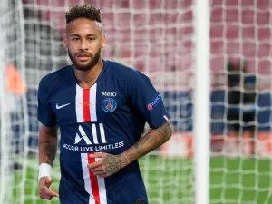  The Brazilian has long been linked with a return to Barcelona, but has no intention of walking out on the French champions this summer (Photo: AFP)